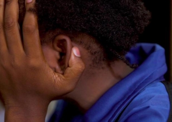 Nigerian Lady Cries Bitterly As Her Man Dumps Her Ahead of Valentine’s Day