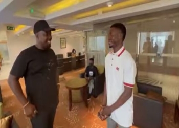 Obi Cubana Meets Lagos Hawker, Restates Scholarship Offer (Photo)
