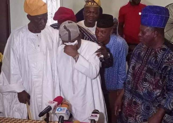 Drama As Lagos Senator Seeking Ogun Seat Weeps Before Constituents
